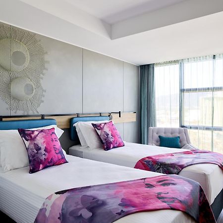 Hotel Crystalbrook Flynn Cairns Exterior foto Deluxe Room