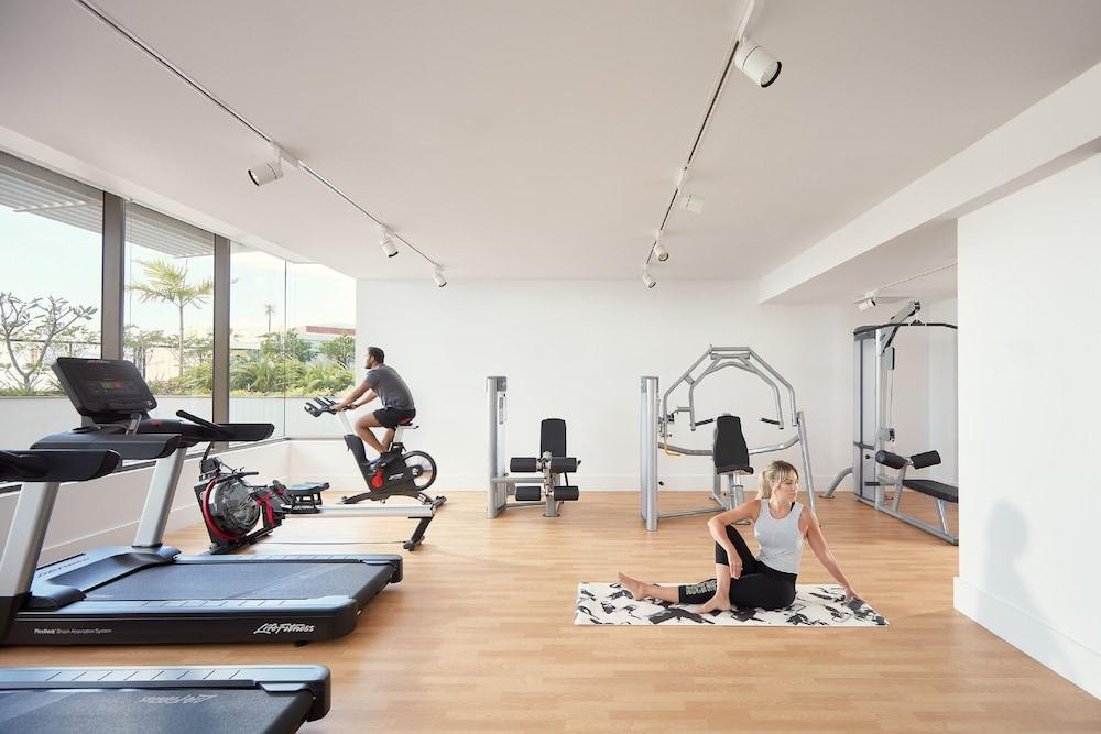 Hotel Crystalbrook Flynn Cairns Exterior foto A gym