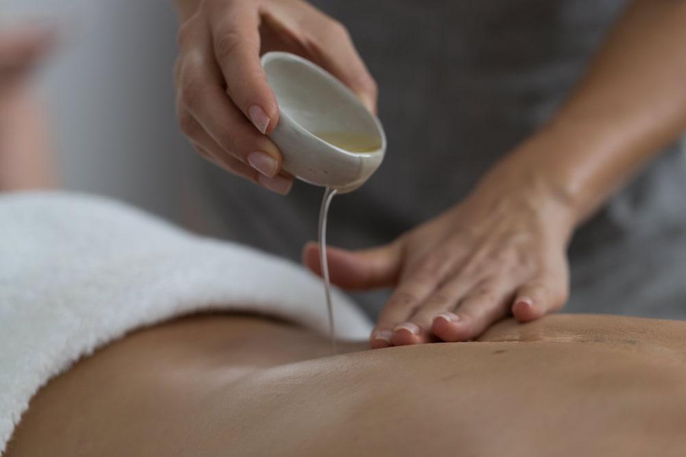 Hotel Crystalbrook Flynn Cairns Exterior foto Massage with oil