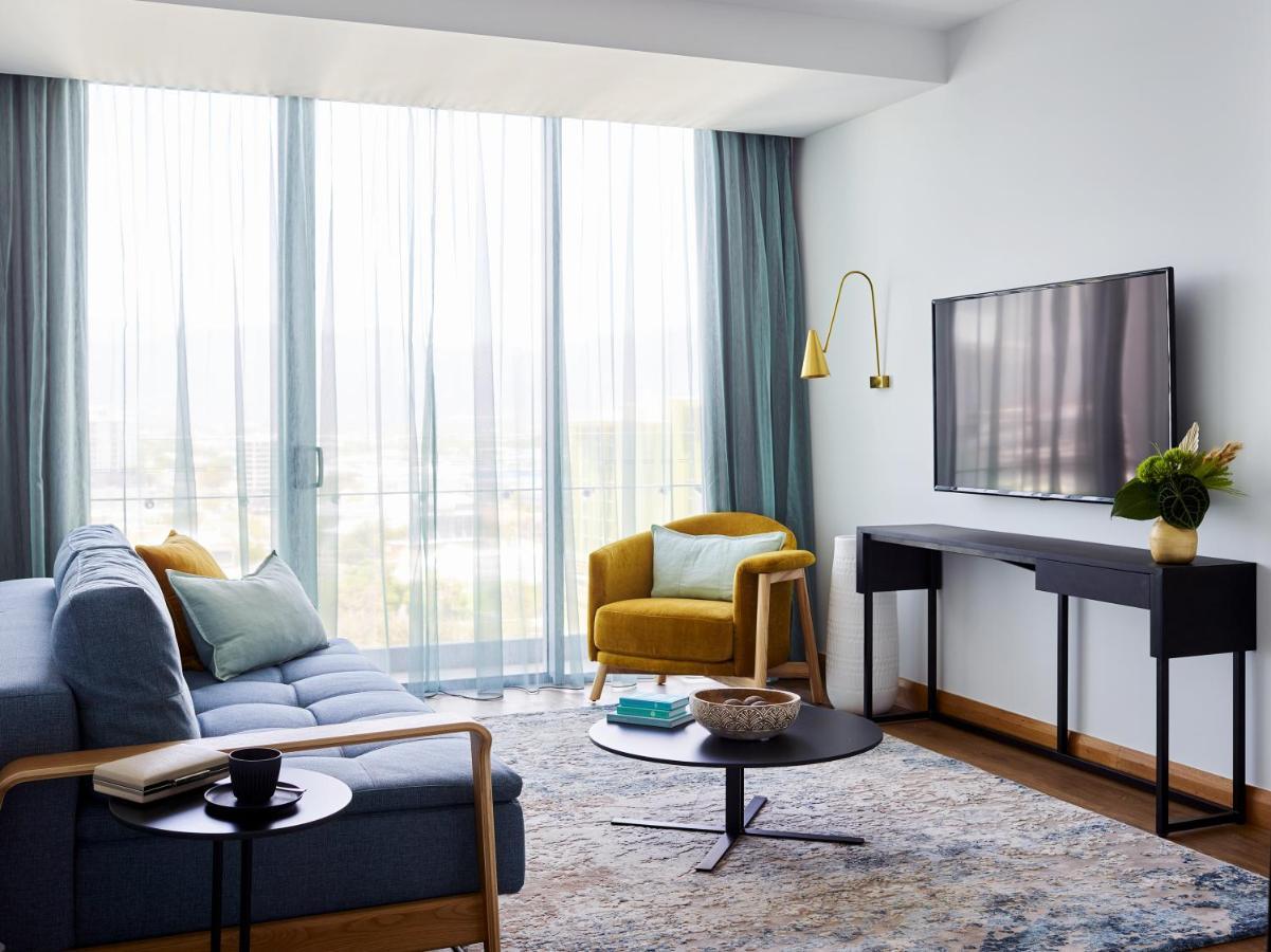 Hotel Crystalbrook Flynn Cairns Exterior foto A living room at The Standard East Village