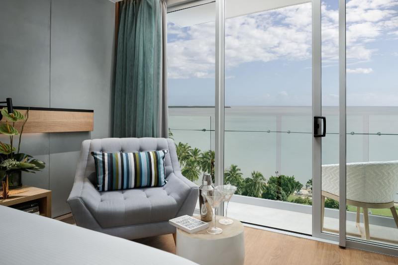 Hotel Crystalbrook Flynn Cairns Exterior foto A bedroom at The View